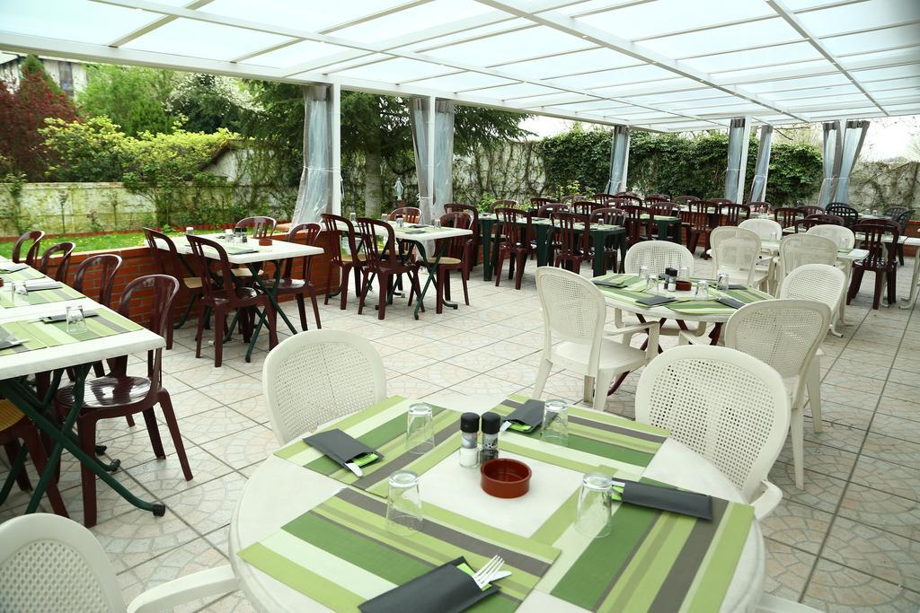 Hotel Restaurant Maison Blanche Rungis Exteriör bild