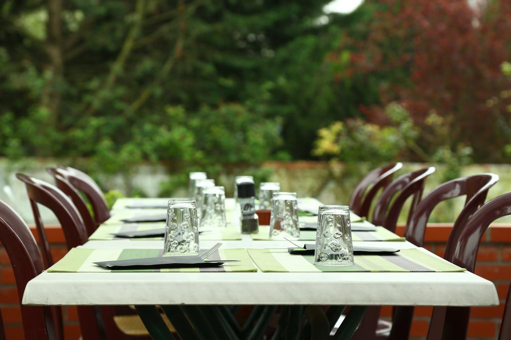 Hotel Restaurant Maison Blanche Rungis Exteriör bild