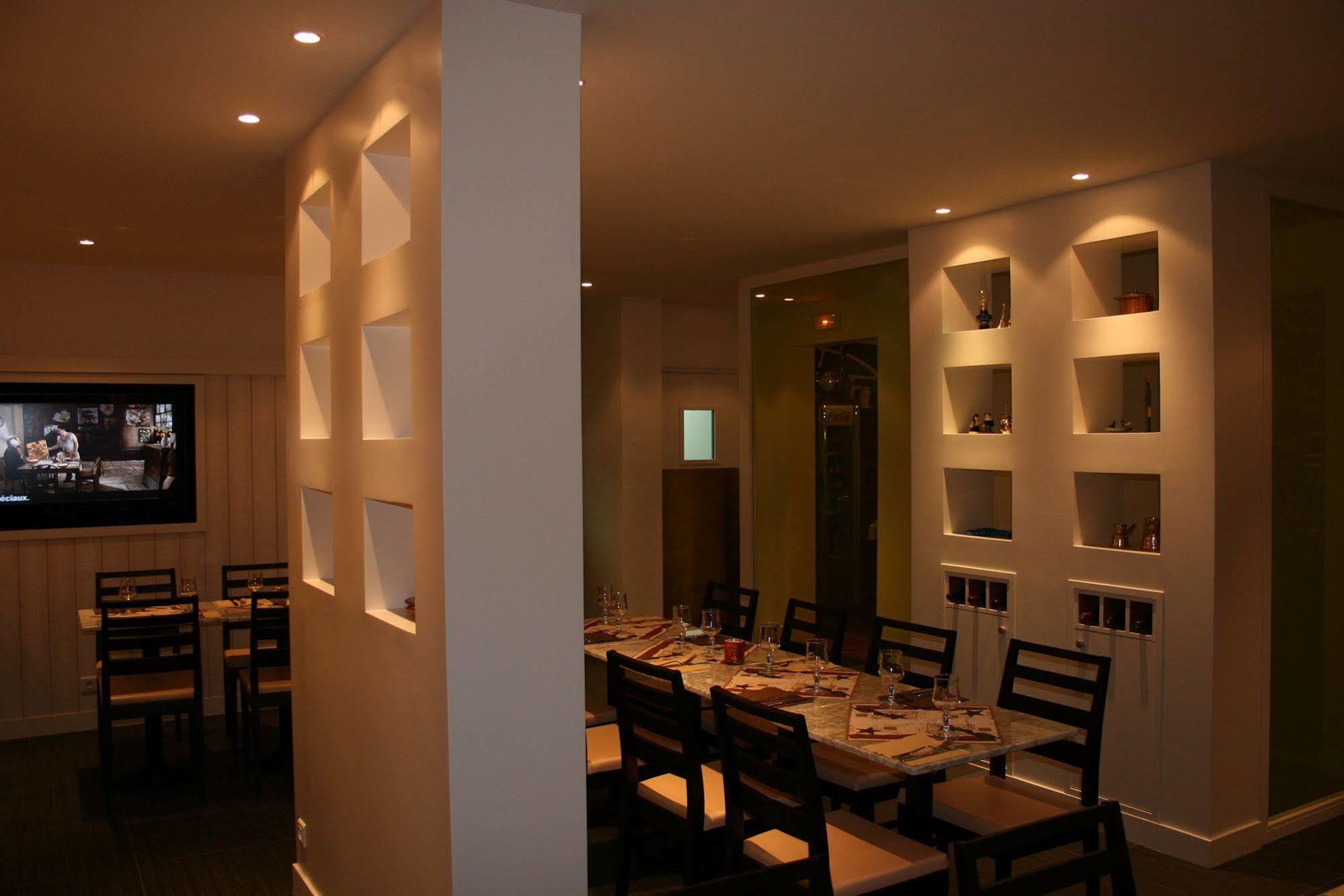 Hotel Restaurant Maison Blanche Rungis Exteriör bild