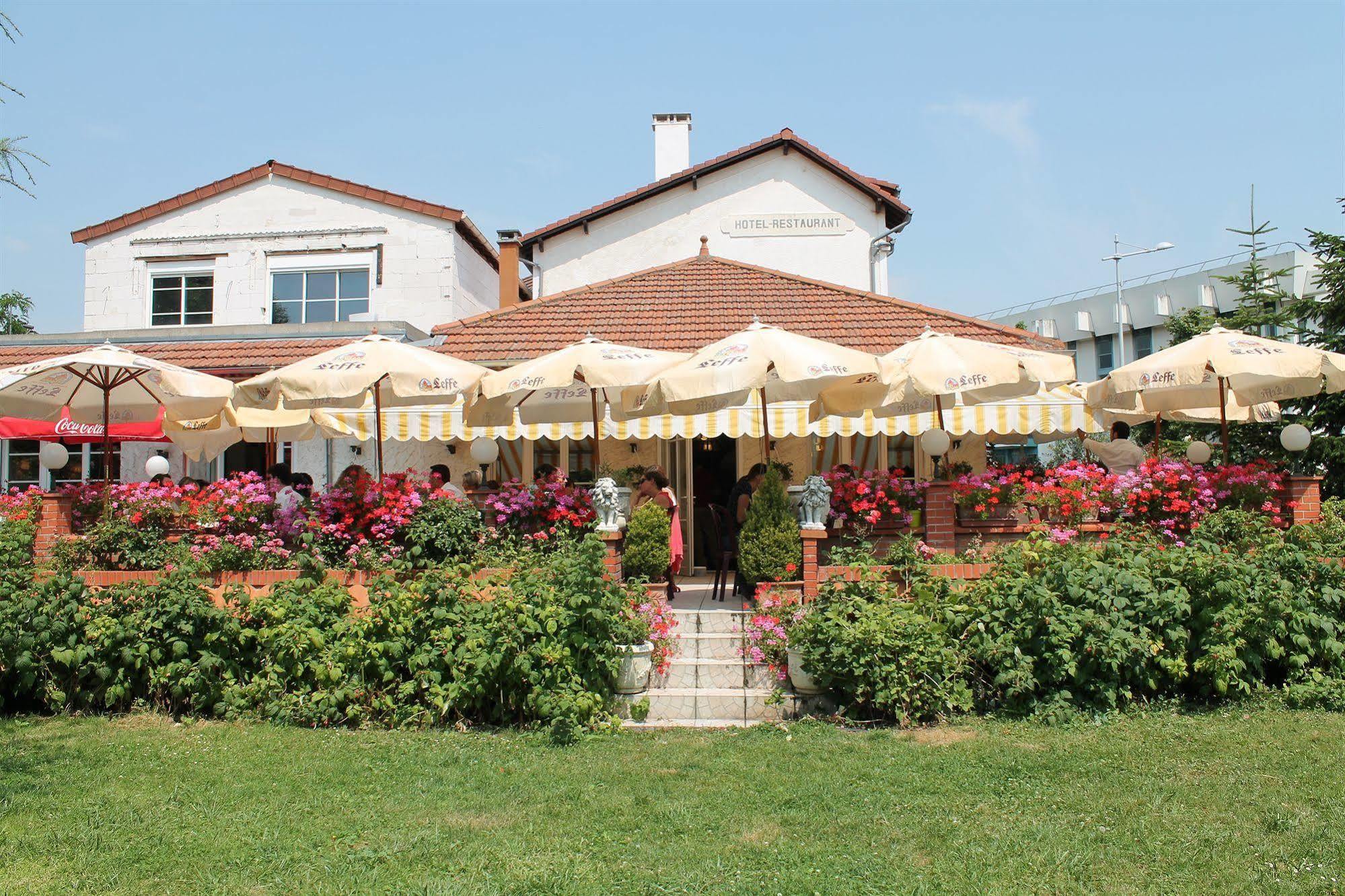 Hotel Restaurant Maison Blanche Rungis Exteriör bild